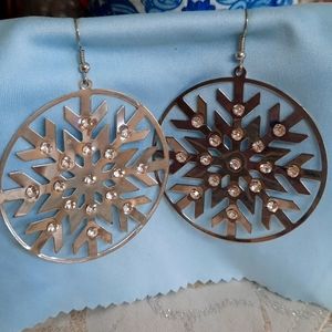 Snowflake Earrings...FunFun Fun!